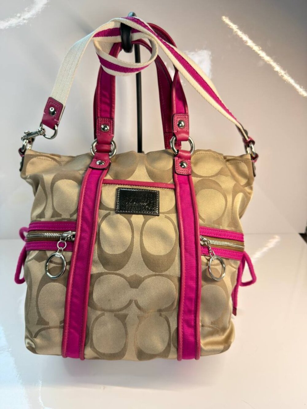 Coach Poppy Signature Tote Bag – Pink Edition | Rare & Eye-Catching